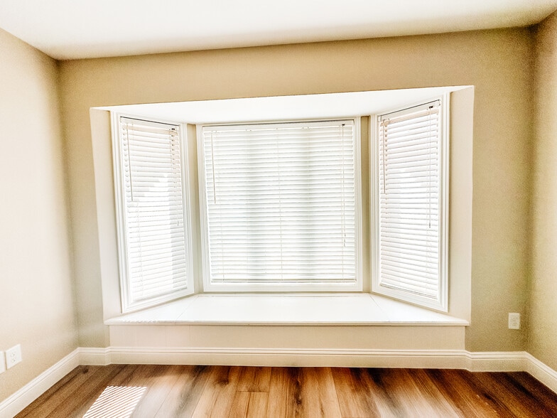 Building Photo - 5712 73rd St