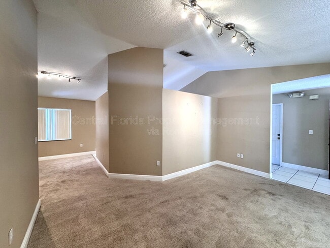 Building Photo - 820 Briargrove Ave