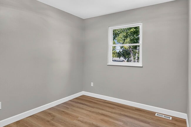 Building Photo - 2209 Campus Dr