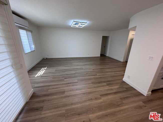 Building Photo - 314 S Clark Dr