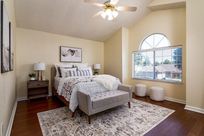 Building Photo - Beautiful 3 bedroom home in Clovis!