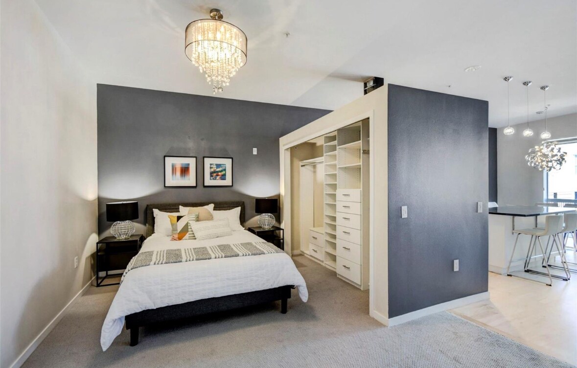 Building Photo - 1438 Little Raven St