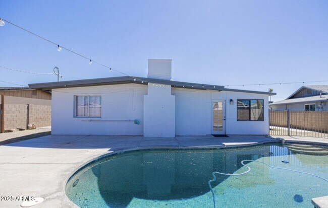 Building Photo - 1612 E Gaylon Dr