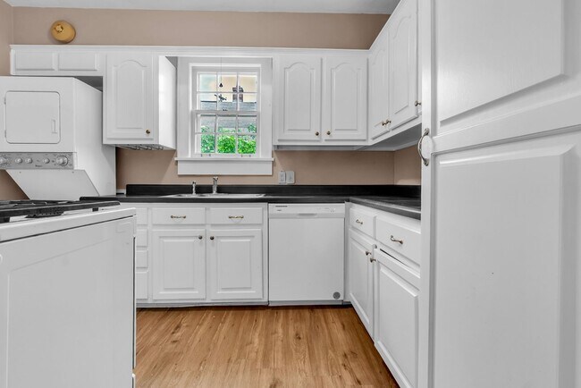 Building Photo - 2 bed 1 bath by the University of Memphis