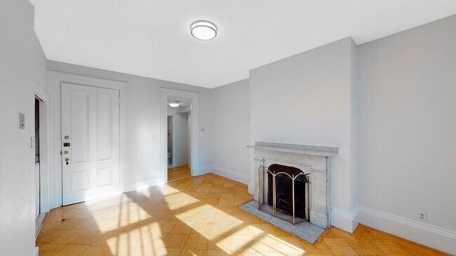 Building Photo - 397 Beacon St