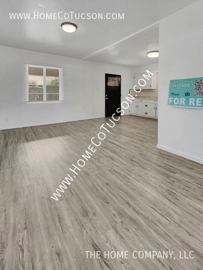 Building Photo - 833 W Jacinto St