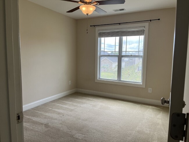 Building Photo - 834 Solomon Dr