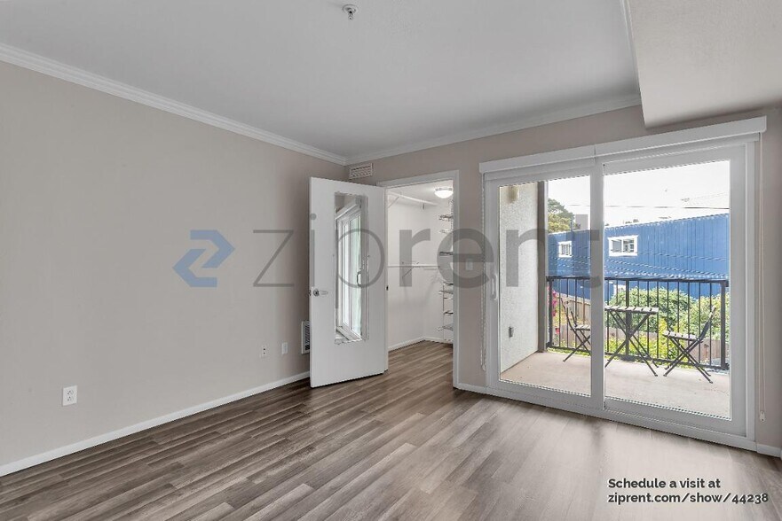 Building Photo - 8400 Oceanview Terrace