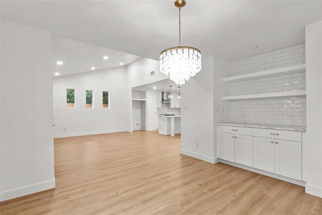 Building Photo - 409 Ave R