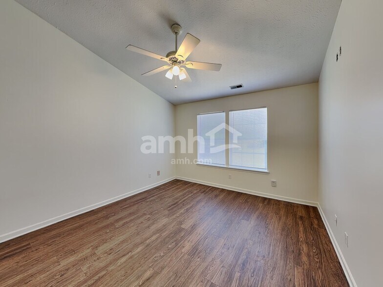 Building Photo - 2154 Meadow Glen Blvd