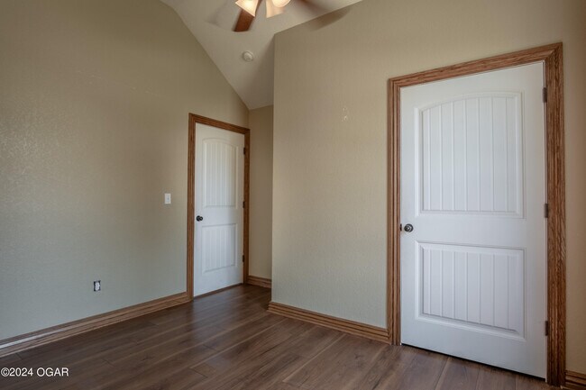 Building Photo - 715 Derek Ct