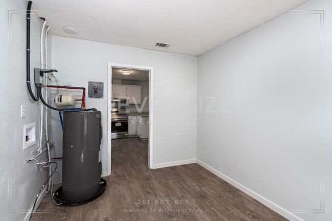 Building Photo - HALF-DEPOSIT SPECIAL! Updated 4 Bed 2 Bath Brick Home in West Mobile