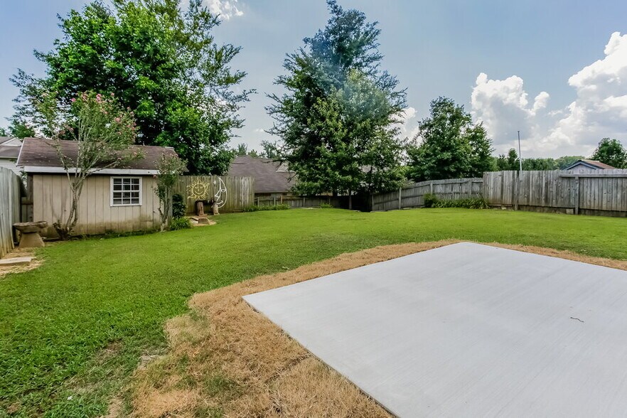 Building Photo - 10125 Oak Run Dr S