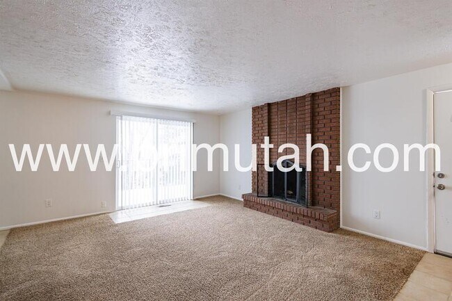 Building Photo - 4670 Stratton Dr E