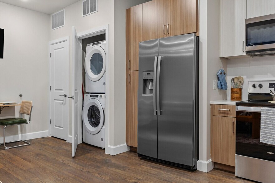 Building Photo - 641 Division St