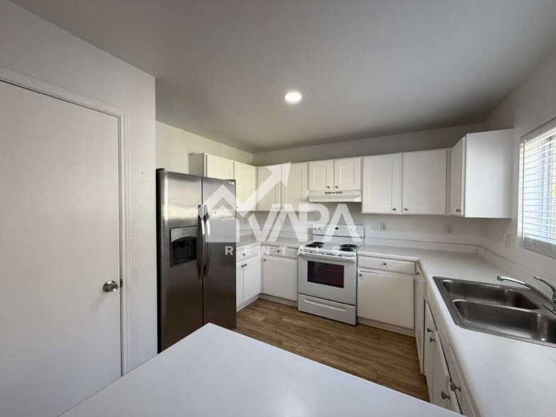 Building Photo - 10147 Sundrop Pass