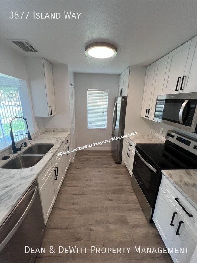 Building Photo - 3877 Island Way