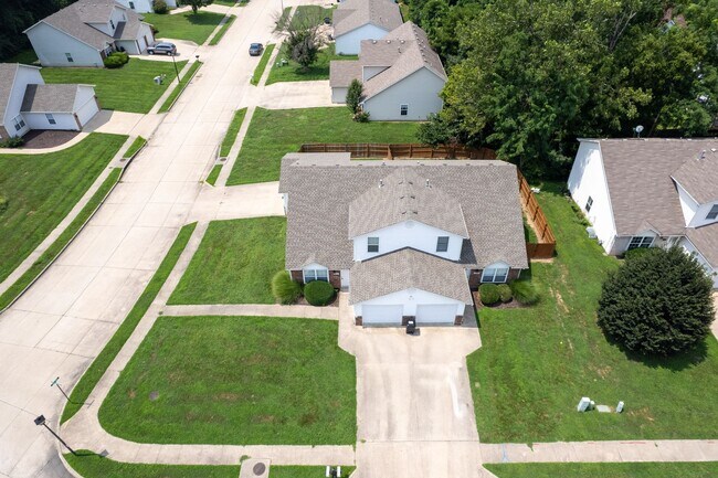 Building Photo - 5013-5015 Carrie Ridge Dr.