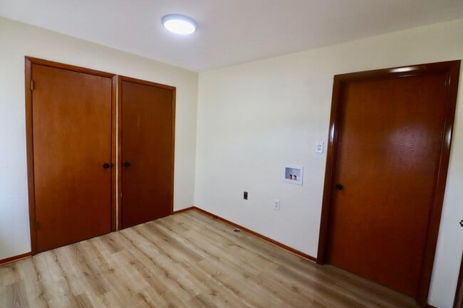 Building Photo - FOR LEASE in Brock ISD!! Updated 3 BR - 2 ...