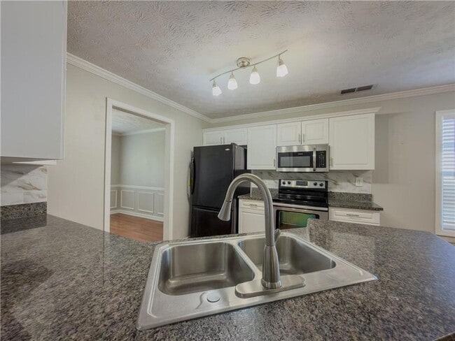 Building Photo - 593 Red Tip Ln