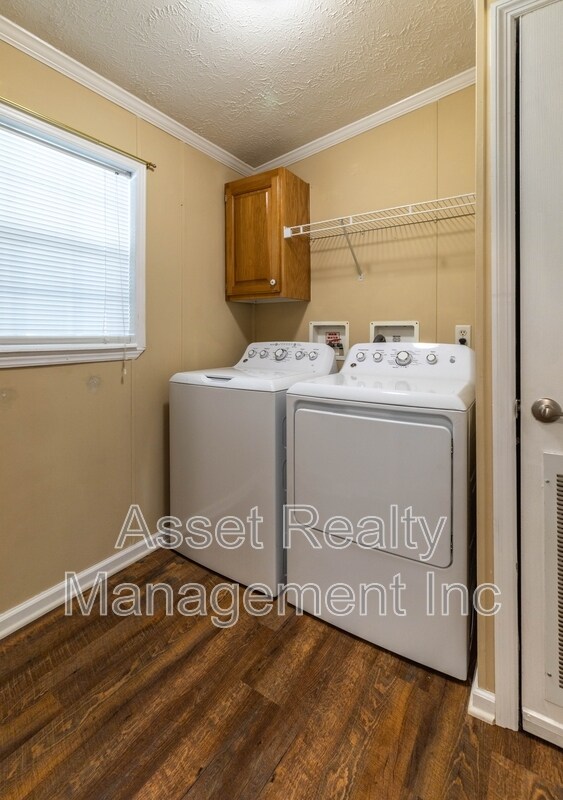 Building Photo - 1322 Silver Charm Way