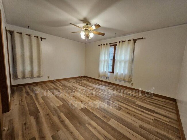 Building Photo - 400 Berea Dr