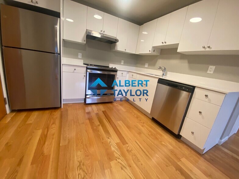 Building Photo - 226 Parker Hill Ave