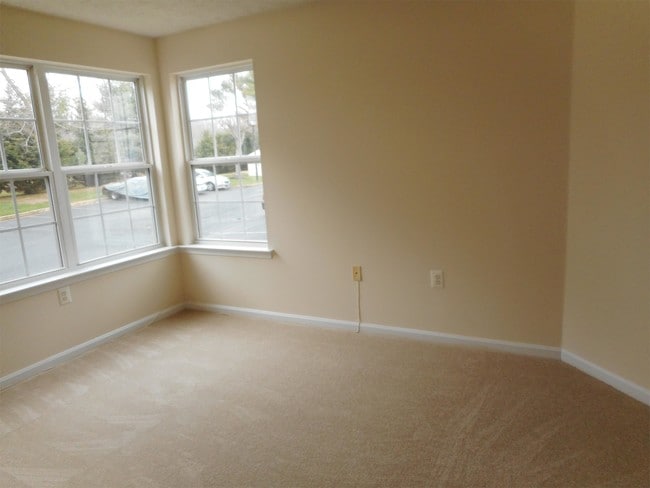 Building Photo - 108 Bayland Dr