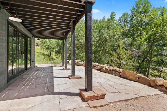 Building Photo - 205 Loop Dr