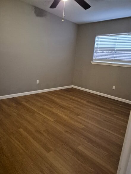 Building Photo - 15735 Munson Ln