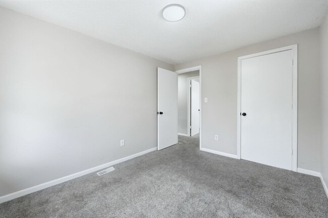 Building Photo - 3-Bedroom w/ New Kitchen Appliances