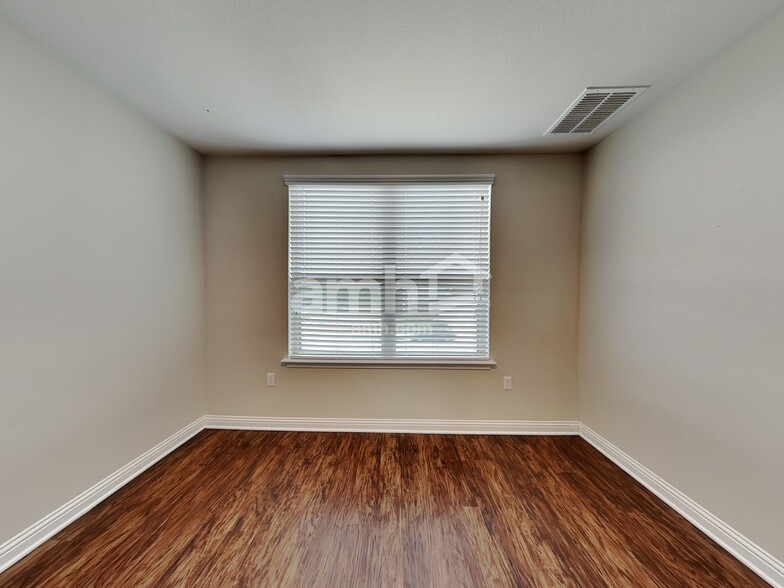 Building Photo - 6101 Gerard Dr