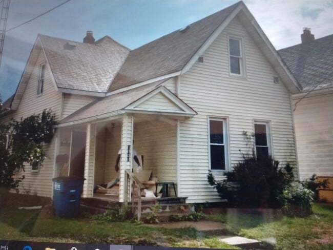 Primary Photo - 1021 Walbridge Ave
