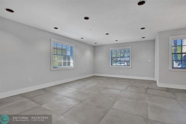 Building Photo - 902 Mandarin Isle