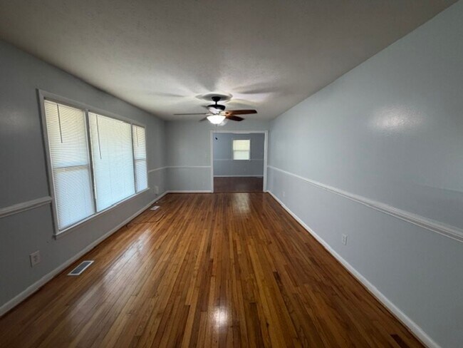 Building Photo - 434 Crystal Dr