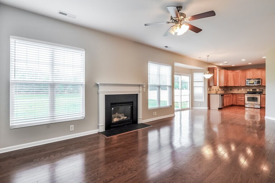 Building Photo - 3215 Whispernut Ln