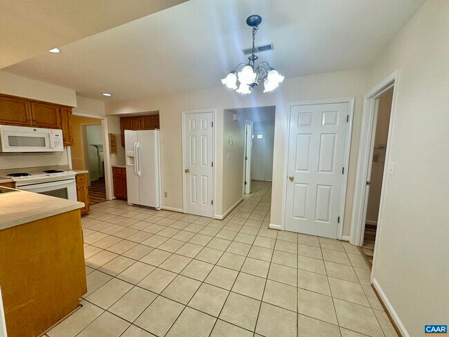 Building Photo - 3159 Saddlebrook Ln