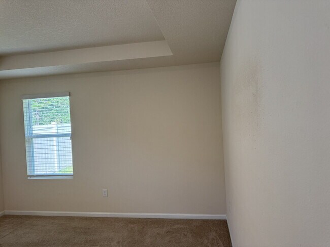 Building Photo - For Rent