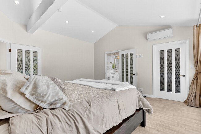 Building Photo - 17812 Parthenia St