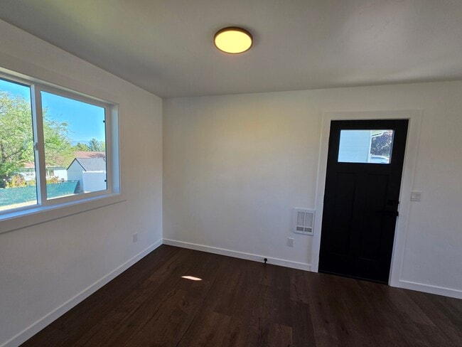 Building Photo - Perfectly remodeled 3BDR/1BA Single-level house in Polson!