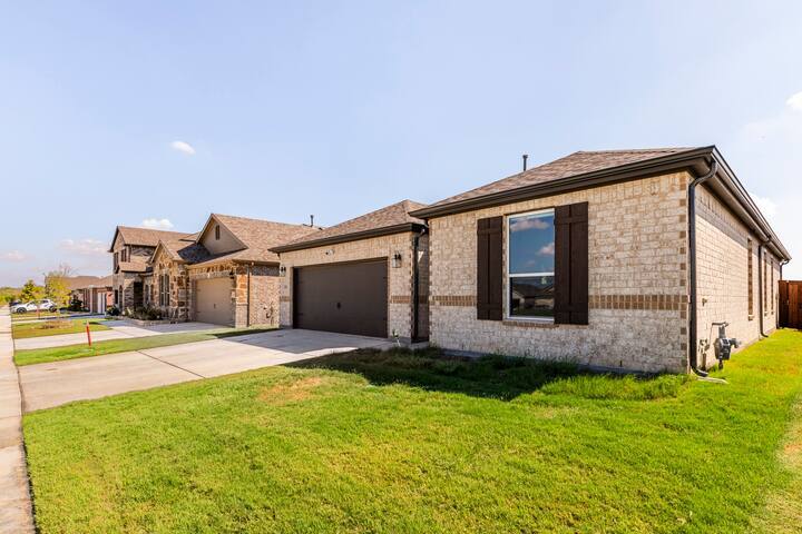 Building Photo - 528 Bronze Forest Dr