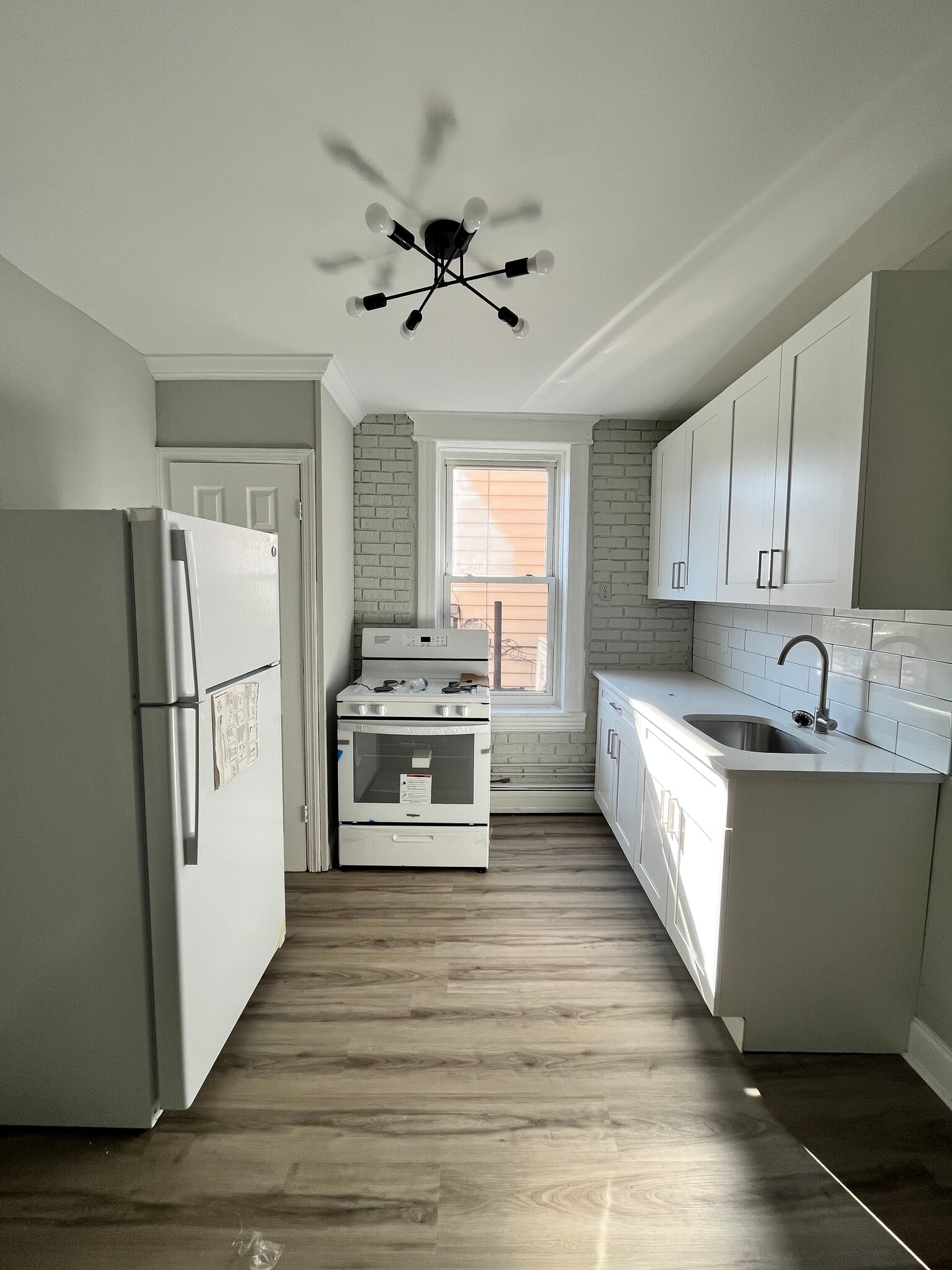 184 Garfield Ave 3 - 180 Garfield Ave