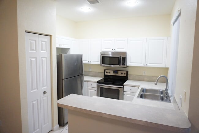 Building Photo - 2032 Nassau Dr