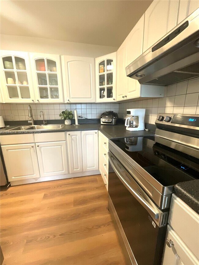 Building Photo - 1390 Ocean Dr