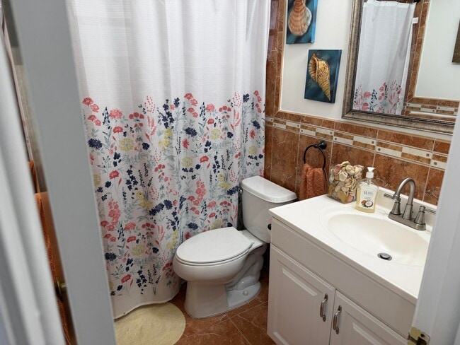 Building Photo - 502 Davis Rd