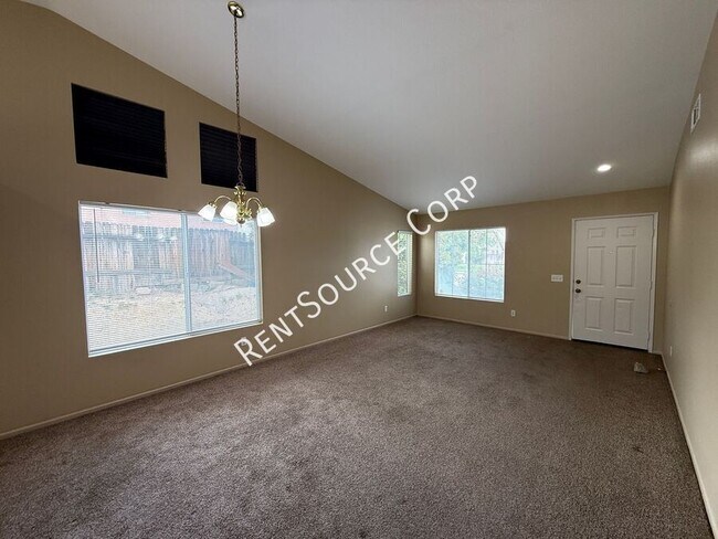 Building Photo - 2832 W Pillsbury St