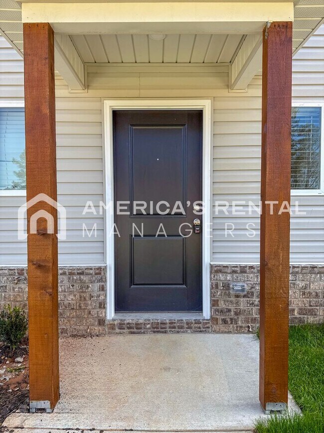 Building Photo - Home in Lincoln, AL for Rent! Available to View Now!