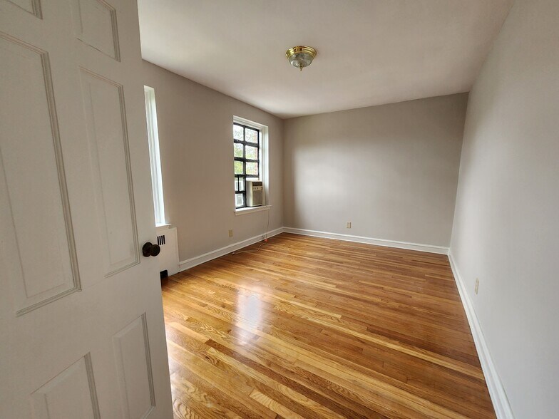 Building Photo - 105 Longwood Ave