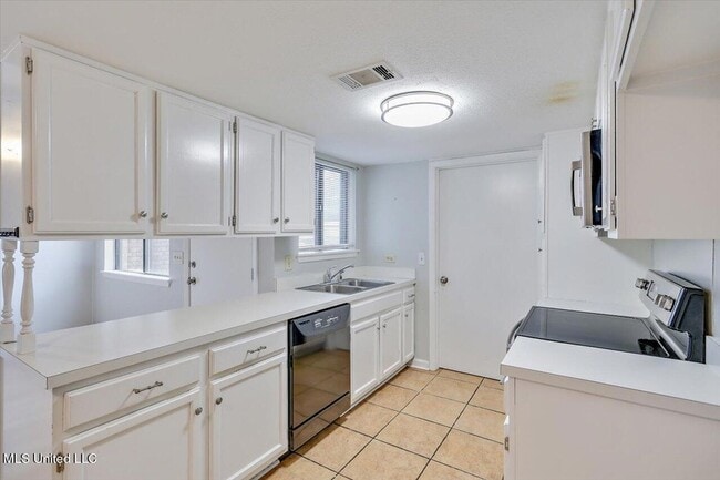 Building Photo - 167 Lakebend Cir