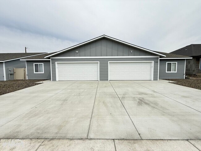 Building Photo - 2507-2509 S 47th Ave
